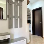 Pimagi House Detached + Parking דירה
